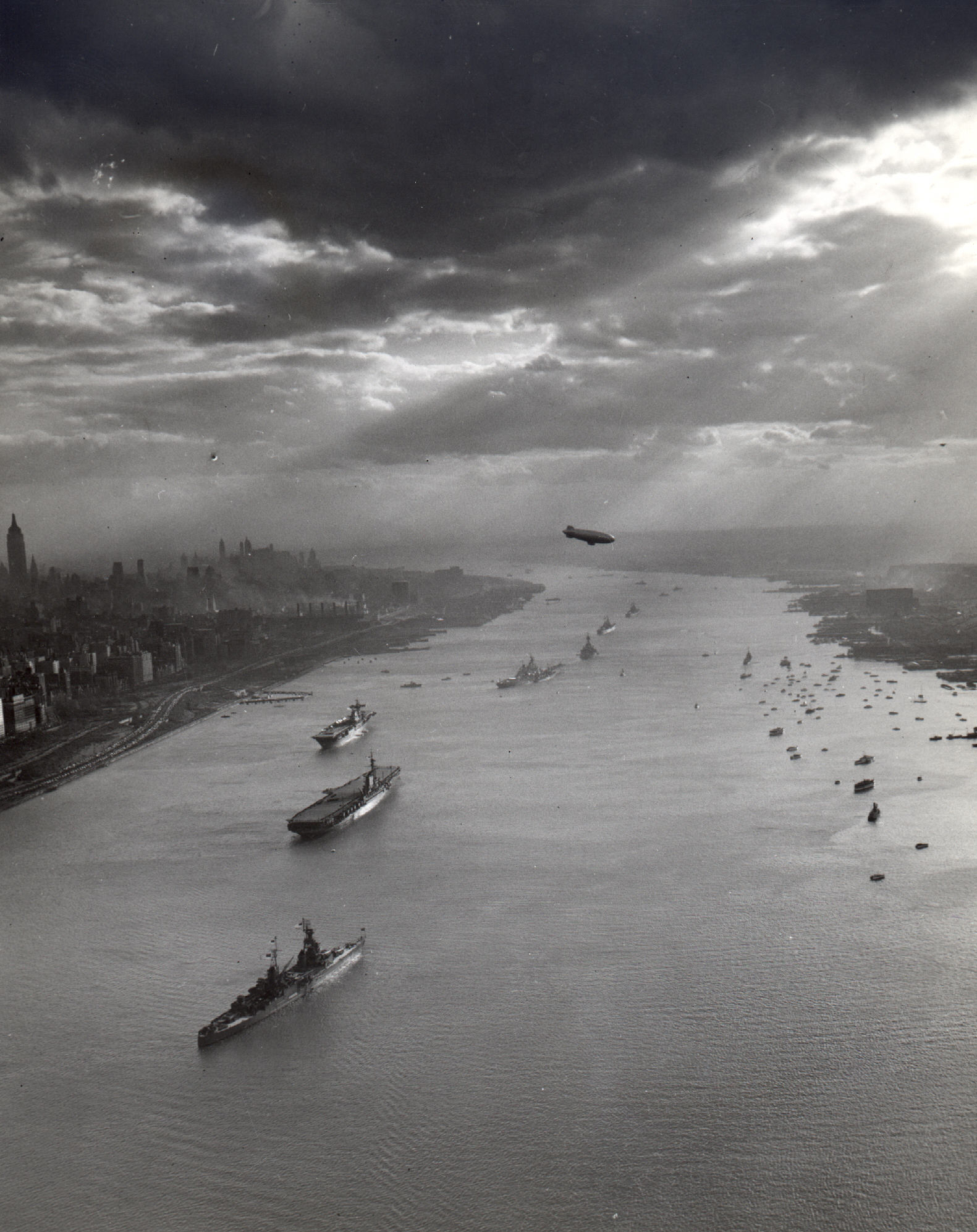 USS Augusta, USS Midway, USS Enterprise, USS Missouri, USS New York, USS Helena, and USS Macon in the Hudson River in New York, New York, United States for Navy Day celebrations, 27 Oct 1945 .jpeg